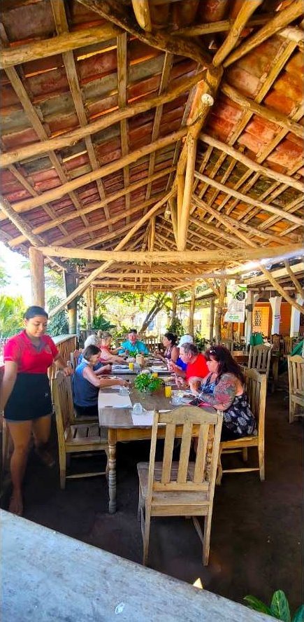Restaurante junto al lago
